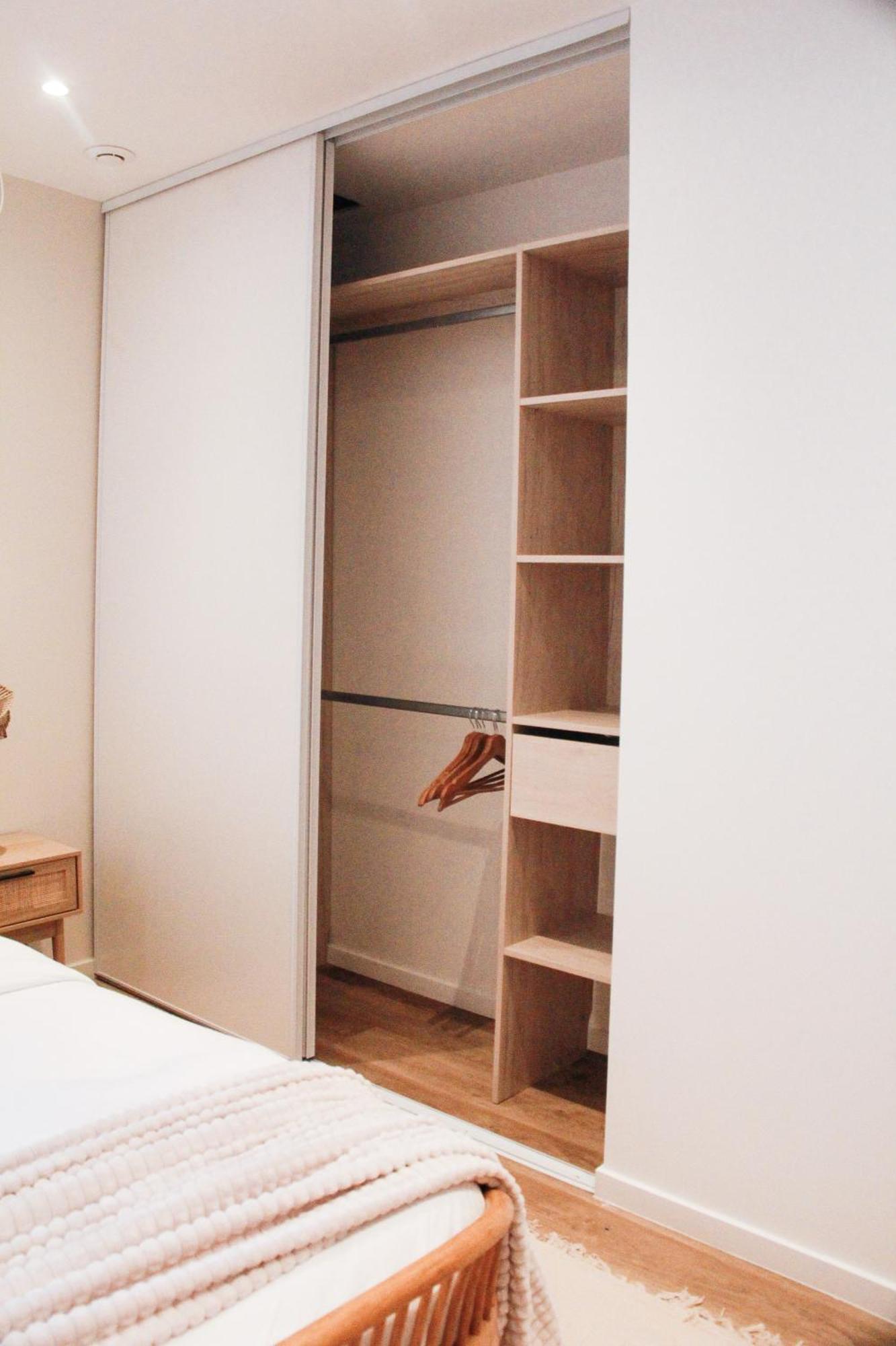 Magnifique De 3 + Parking Apartment *