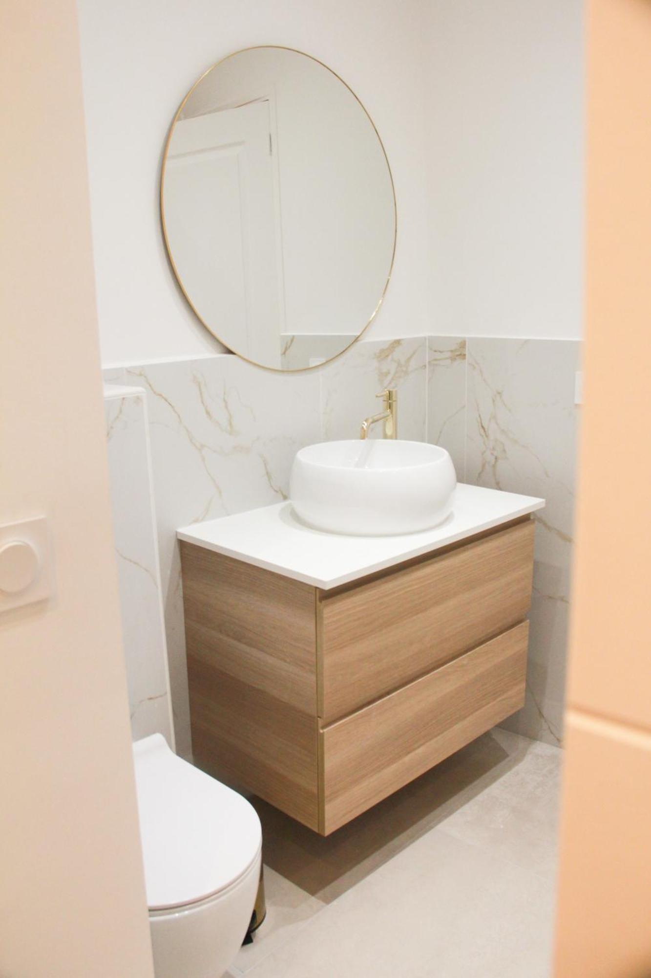 Magnifique De 3 + Parking Apartment *